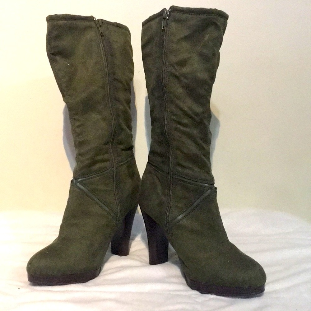City Snappers green suede boots size 6.5